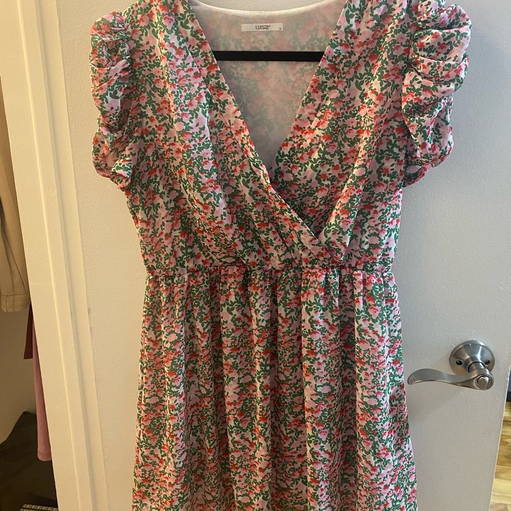 Colourful flower dress, available in pink and blueish green measurement inphoto
